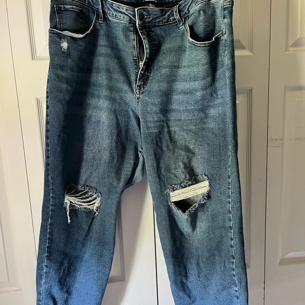 Women’s Blue Distressed Jeans